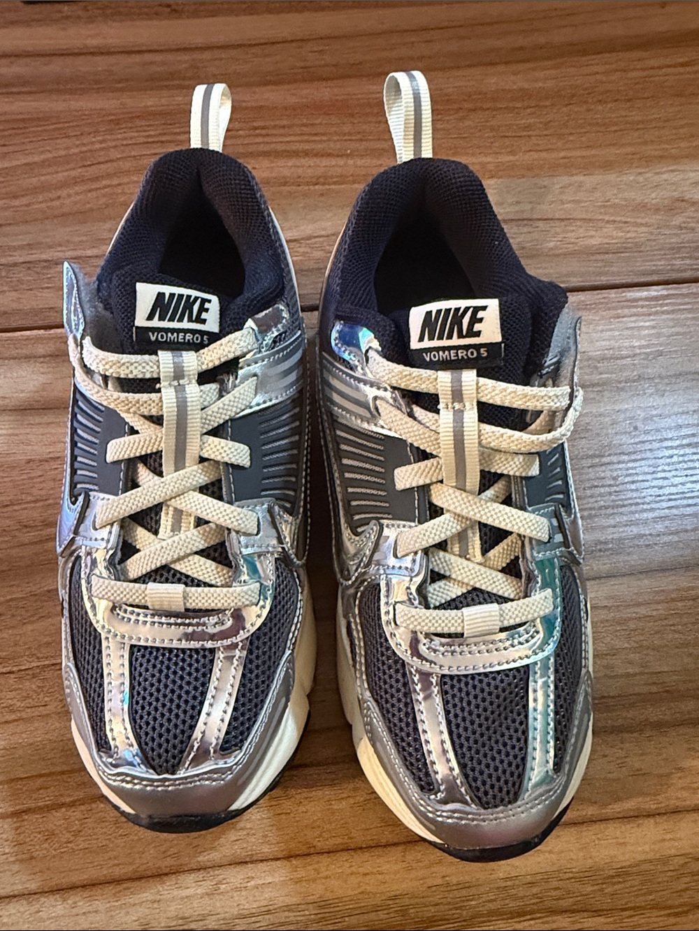 Nike Kids Metallic Silver and Black Vomero 5 Sneakers